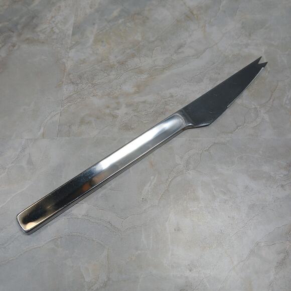 Vintage Stainless Finely Serrated Unique 2 Point Butter or Tomato Knife Unmarked - Picture 1 of 10